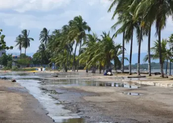 Lechería Mantiene Playas Cerradas por Fuerte Oleaje y Mar de Fondo