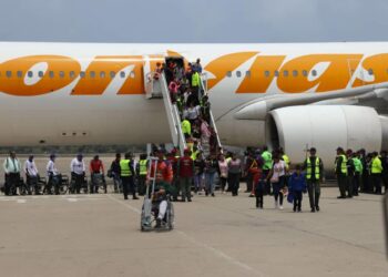 Retornan 167 venezolanos deportados desde EEUU