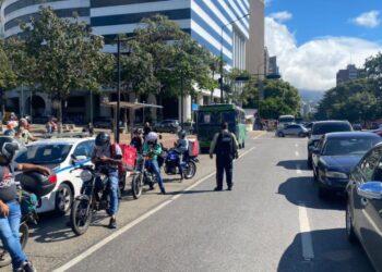 Chacao implementa plan piloto para ordenar el estacionamiento de motos y mejorar la movilidad