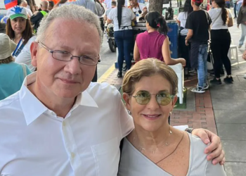 Esposa de Perkins Rocha lo pudo ver después de 13 meses de su detención