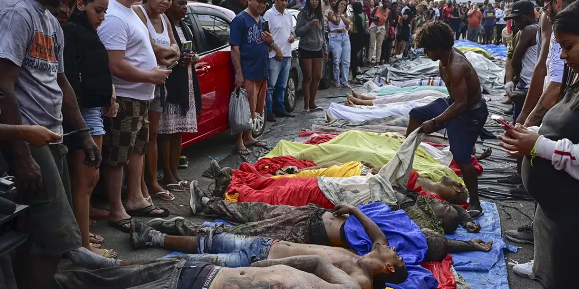 Vecinos rescatan más de 40 cadáveres tras operación policial en Rio de Janeiro. La ONU «horrorizada» por la masacre