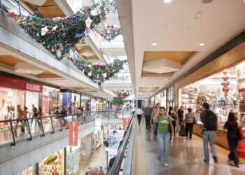 Influencers deberán notificar antes de grabar contenidos en los centros comerciales