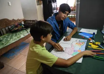 Ministerio de Educación comenzó debate sobre el «impacto» de las tareas escolares