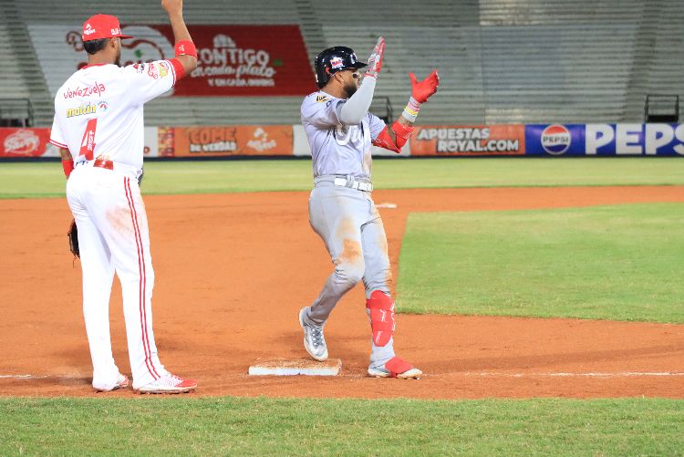 Tigres de Aragua vence 8-3 a Cardenales de Lara en el inicio del béisbol de Venezuela
