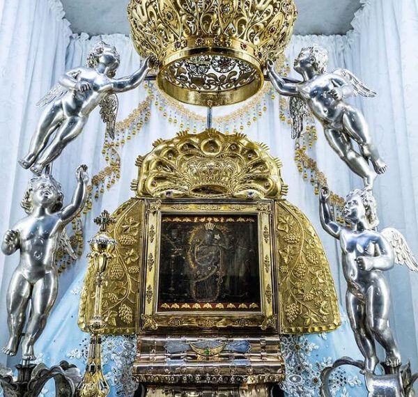 Zuliano celebrarán la baja de la virgen de Chiquinquirá