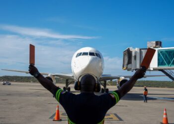Llega al país vuelo con 153 venezolanos repatriados procedentes de Estados Unidos