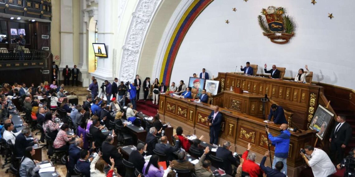 Parlamento venezolano aprobó ley para “defender” al país ante despliegue militar de EE UU
