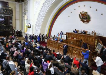 Parlamento venezolano aprobó ley para “defender” al país ante despliegue militar de EE UU