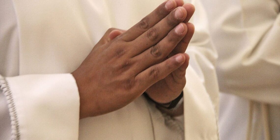 Diócesis de San Cristóbal suspende a sacerdote denunciado por abusar de una niña de 12 años