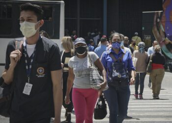 Infectóloga Patricia Valenzuela recomienda volver a usar tapabocas