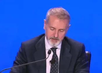 Telefónica confirma su salida de Venezuela, México y Chile y estudia dejar de cotizar en Wall Street