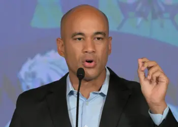 Ministerio de Educación regulará las tareas escolares para reducir su impacto en el hogar