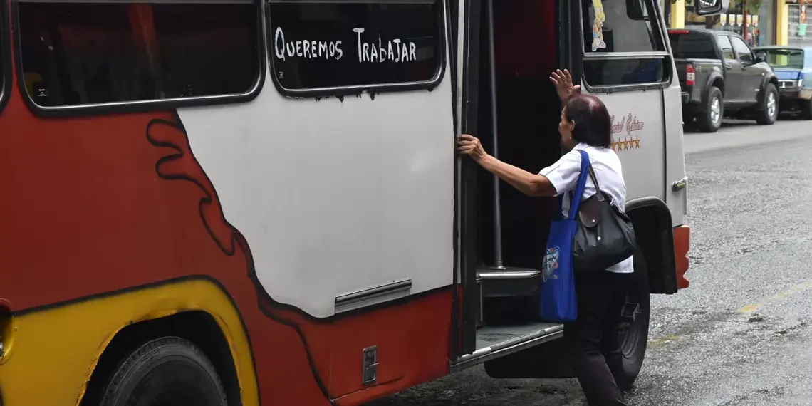 Transportistas descartan paro, pero advierten que se deteriora el servicio por costos de mantenimiento