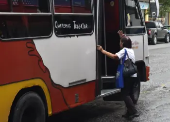 Transportistas descartan paro, pero advierten que se deteriora el servicio por costos de mantenimiento