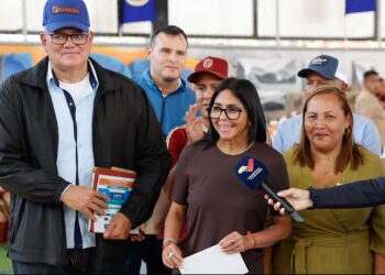 Delcy Rodríguez convoca a la Consulta Popular tras recorrido por Petare