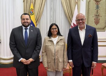 Delcy Rodríguez se reúne con el ministro de Estado de Asuntos Exteriores de Qatar