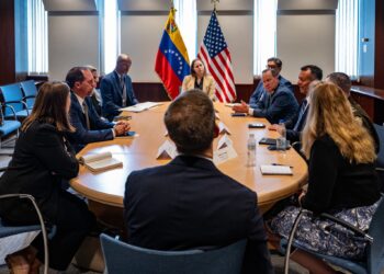 El jefe de inteligencia del Departamento de Guerra de EE. UU. realiza inédita visita de alto nivel a Caracas