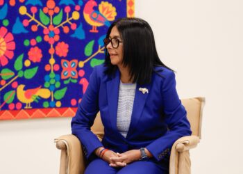 Delcy Rodríguez tras reunión con António Guterres: «Llegamos de pie, caminando y con la frente en alto»