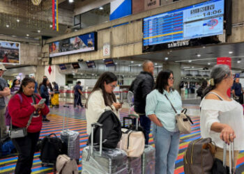 Llegan a Anzoátegui 379 venezolanos deportados desde Estados Unidos en dos vuelos de retorno