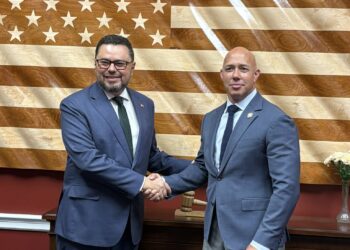 Ecarri propone régimen fiscal para atraer inversión en minerales críticos tras reunión con congresista estadounidense