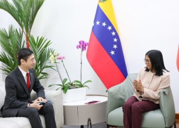Delcy Rodríguez estrecha lazos de cooperación con China en el marco del 77° aniversario de su fundación