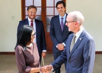 Delcy Rodríguez y Colin Dick avanzan en la normalización de relaciones entre Venezuela y el Reino Unido