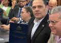 Diputado Juan Carlos Alvarado entrega proyecto de Ley para el Bienestar Escolar Nacional