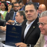 Diputado Juan Carlos Alvarado entrega proyecto de Ley para el Bienestar Escolar Nacional