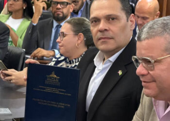 Diputado Juan Carlos Alvarado entrega proyecto de Ley para el Bienestar Escolar Nacional