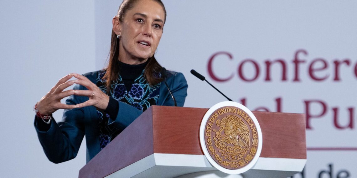 CIUDAD DE MÉXICO, 23SEPTIEMBRE2026.- Claudia Sheinbaum Pardo, presidenta de México, durante la conferencia matutina realizada en Palacio Nacional, donde se abordaron los avances de los proyectos de trenes en México. FOTO: CAMILA AYALA BENABIB/CUARTOSCURO.COM