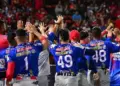 Tiburones de La Guaira blinda su bullpen con la incorporación de los extranjeros Santos y Churchill