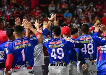 Tiburones de La Guaira blinda su bullpen con la incorporación de los extranjeros Santos y Churchill
