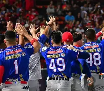 Tiburones de La Guaira blinda su bullpen con la incorporación de los extranjeros Santos y Churchill