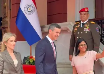 Santiago Peña llega a Venezuela para impulsar la normalización de las relaciones bilaterales