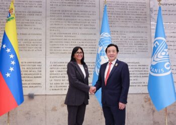 Delcy Rodríguez se reúne con el Director General de la FAO en Roma