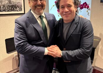 Sergio Díaz-Granados y Gustavo Dudamel trazan hoja de ruta para el impacto social en la región