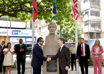 John Barrett y Darwin González reinauguran la Plaza Lincoln en Baruta