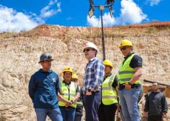 John Barrett visita minas de oro en Guayana