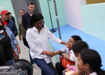 Presidenta Delcy Rodríguez inspecciona Base de Misiones en Comuna Villa Zoila de la Cota 905