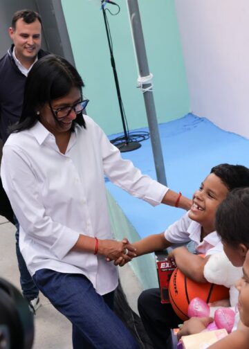 Presidenta Delcy Rodríguez inspecciona Base de Misiones en Comuna Villa Zoila de la Cota 905