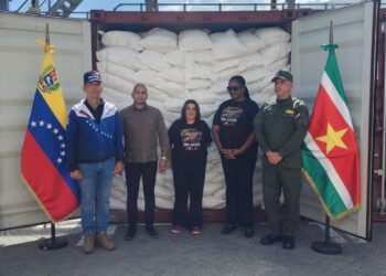 Arriban a Venezuela dos contenedores con ayuda humanitaria procedente de Suriname