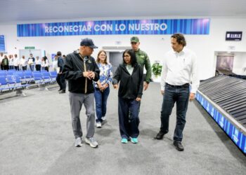 Delcy Rodríguez entrega nuevo módulo de desembarque en el aeropuerto de Maiquetía