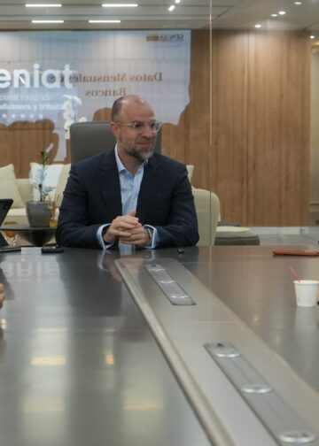 Alianza entre Seniat y Sudeban impulsará intercambio de información para fortalecer la recaudación tributaria
