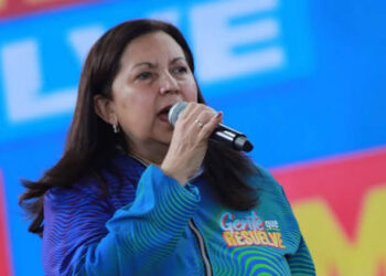 Carmen Meléndez inspecciona el edificio Urigain y garantiza su reconstrucción integral