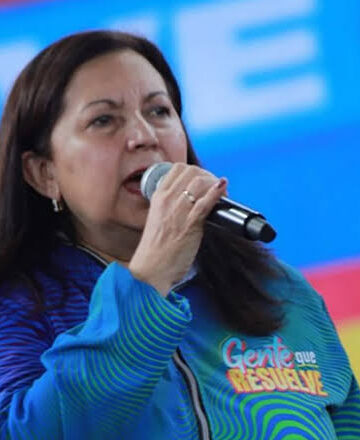 Carmen Meléndez inspecciona el edificio Urigain y garantiza su reconstrucción integral