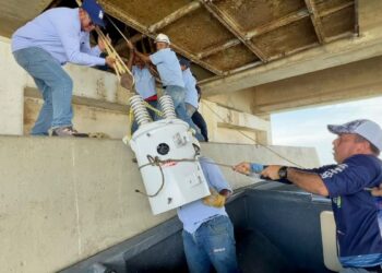 Avanza al 75 % modernización del alumbrado en el Puente General Rafael Urdaneta