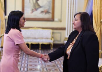Delcy Rodríguez y Dinorah Figuera cara a cara por la paz de Venezuela