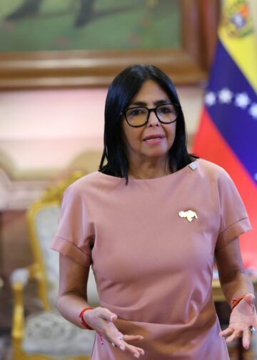 Delcy Rodríguez destaca logros en la mesa de diálogo nacional