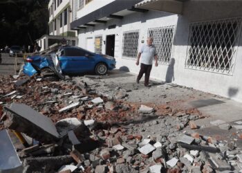 Fuerte sismo de magnitud 7,7 sacude a Panamá y mantiene en alerta a las regiones centrales