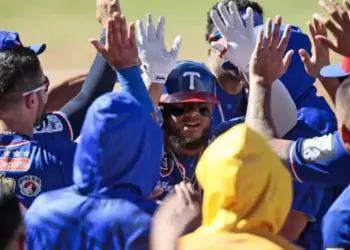 Los Tiburones arrasaron en Valencia: Solarte lideró el asalto al José Bernardo Pérez